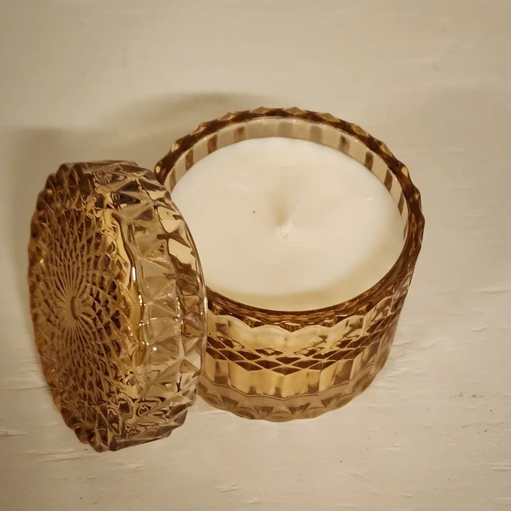 Leoben Luxury Candle Long Burn Vegan Soy In Amber Saffron